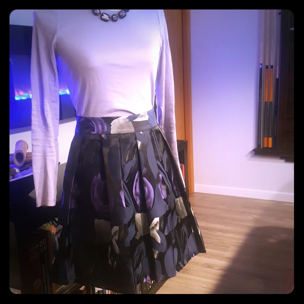 Pleated silk skirt with purple oversized tulips